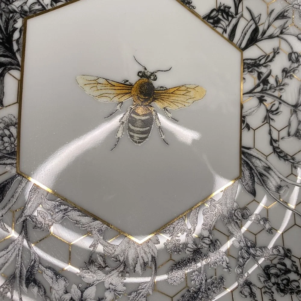 William Sonoma Elegant 18k Gold Accented Queen Bee Salad Plates - Set of Four 🐝